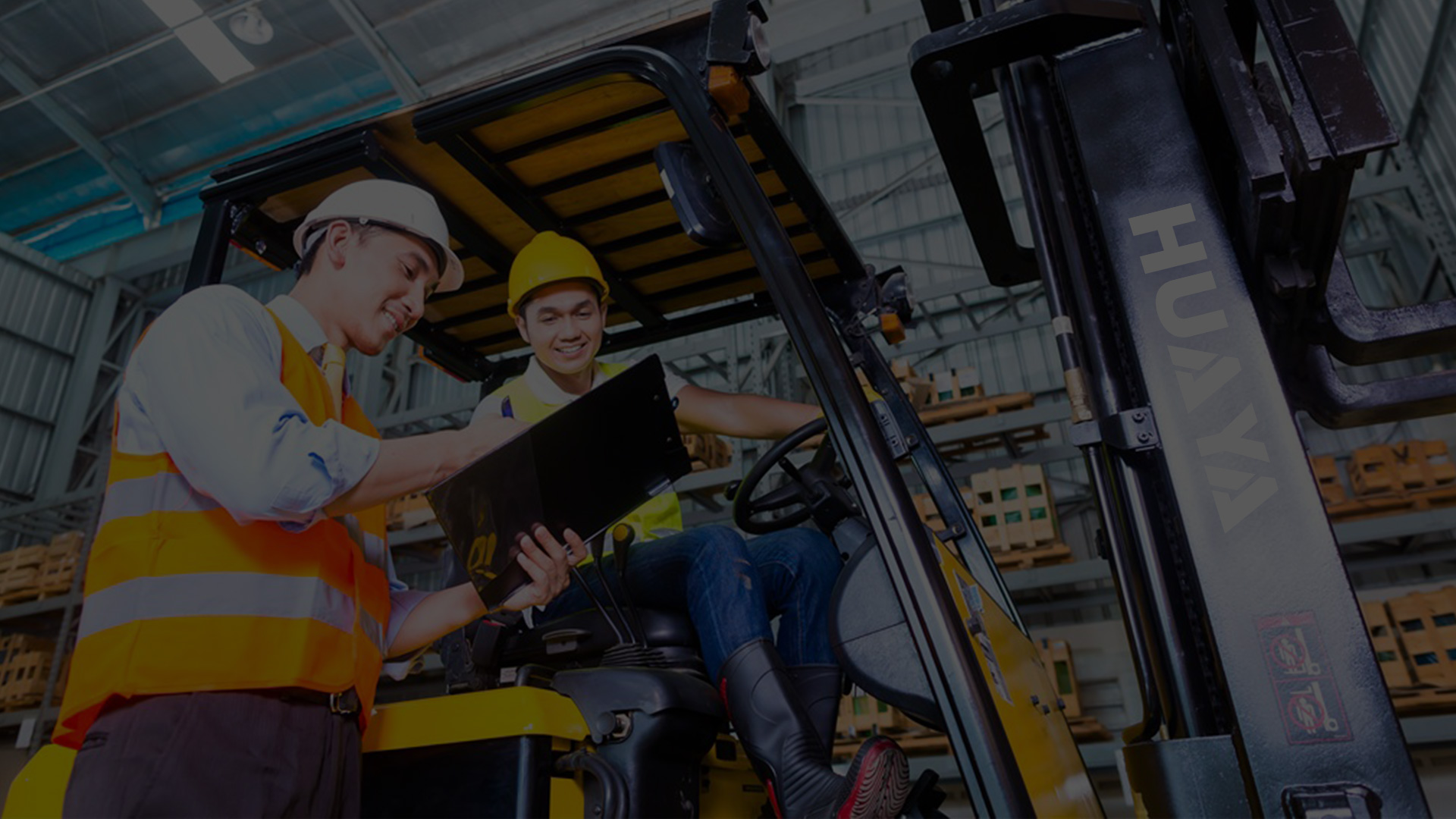 HUAYA electric forklift and warehouse team checking a loading plan before container stuffing work