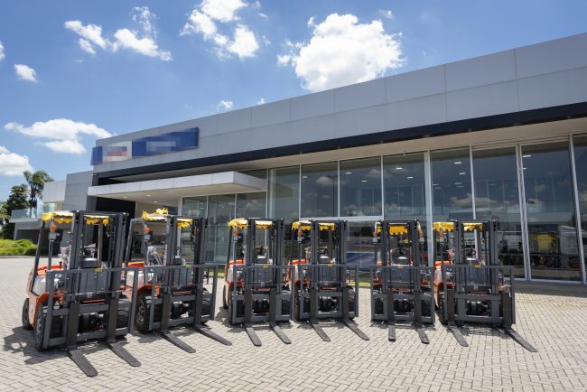 Fleet of HUAYA diesel forklifts handed over to an overseas customer as a multiple-unit delivery