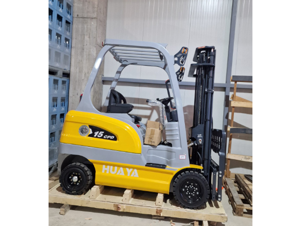 The-forklift-purchased-by-the-North-Macedonian-customer-has-arrived