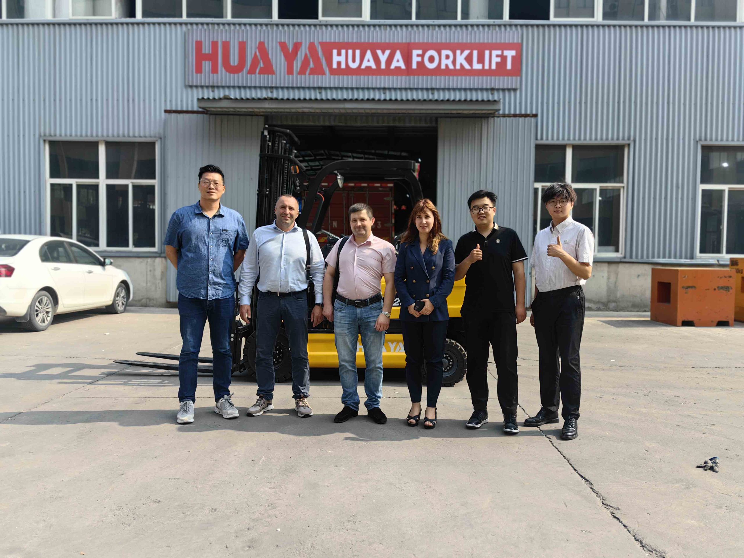 Customers from Belarus recognize Huaya electric forklifts